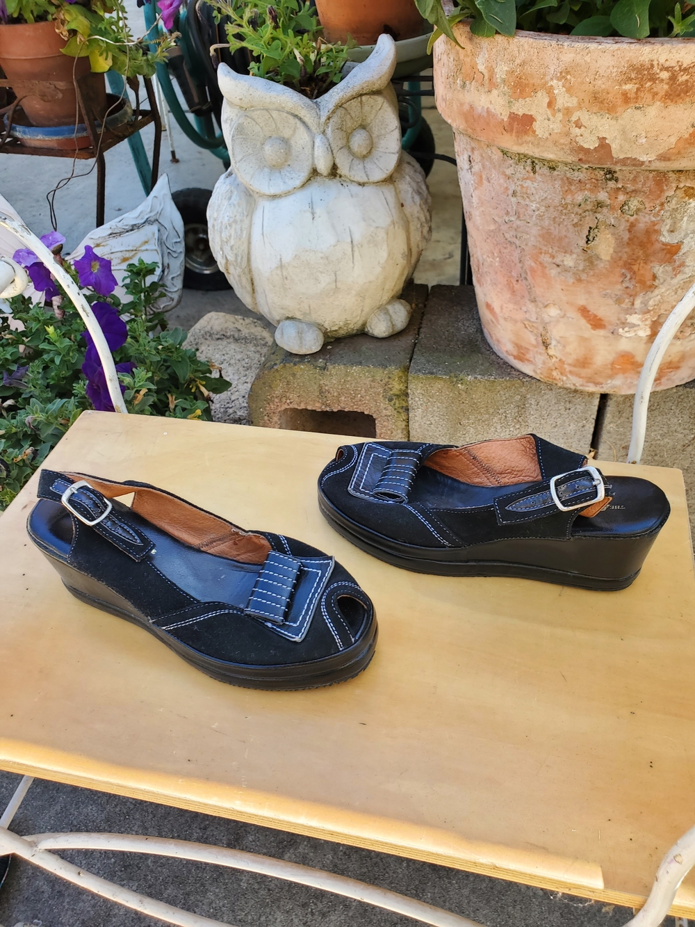 Women's Black Suede Peep-Toe Slingback Sandals with Contrast Stitching - Picture 5 of 9